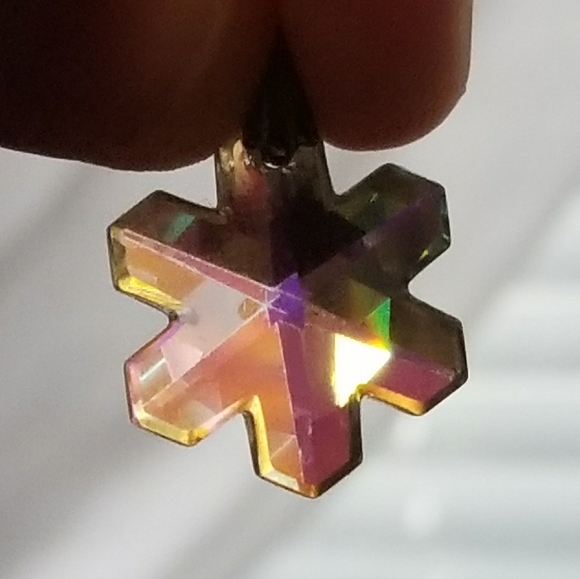 Sparkly Snowflake pendant charm rainbow aurora borealis winter iridescent - Picture 8 of 17